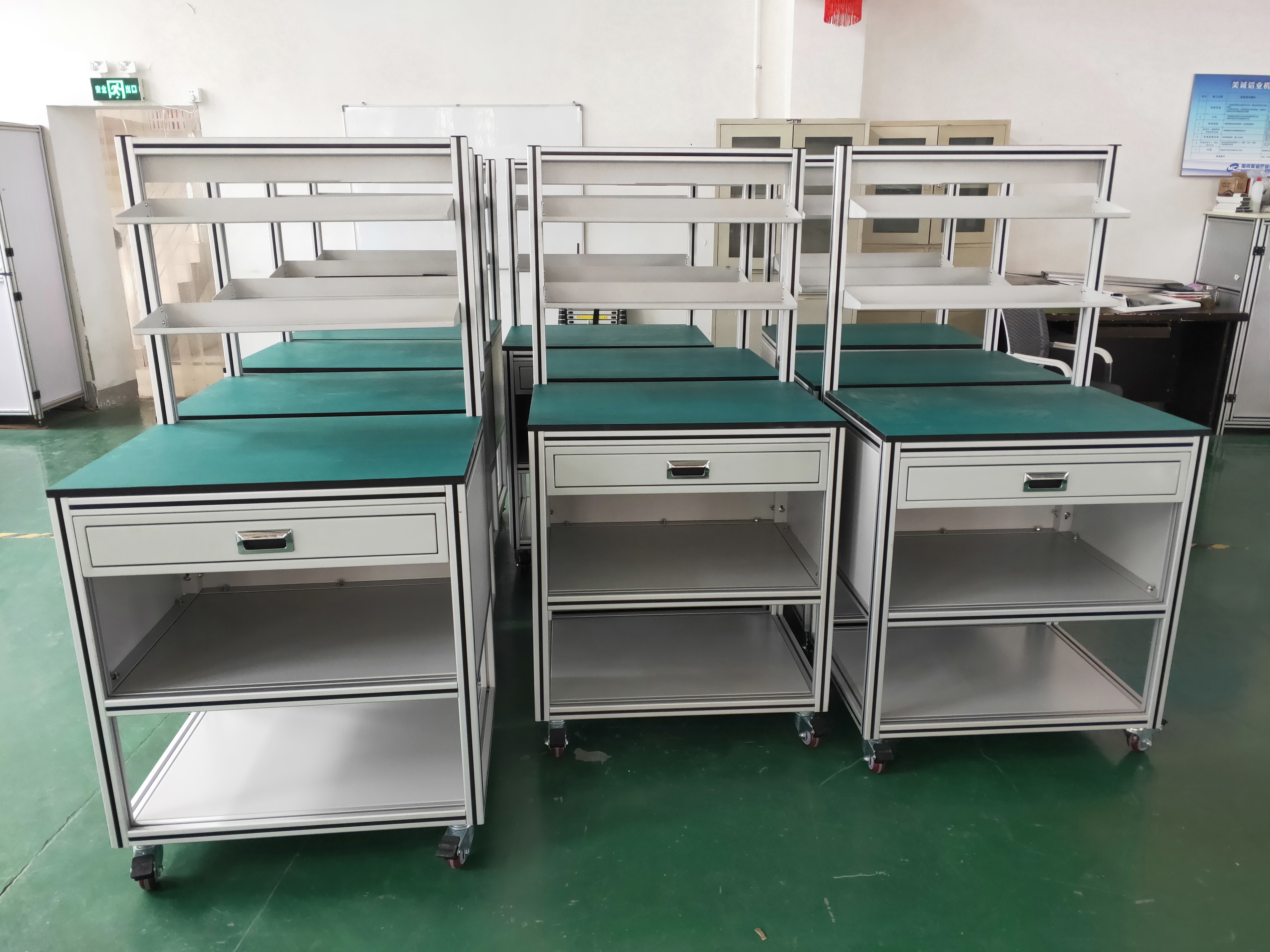 有多少?gòu)S家可以制作出防靜電操作臺(tái)？